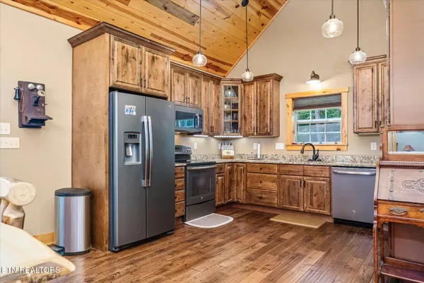 $739,900 | 424 Wilderness Lane, Jamestown, TN 38556