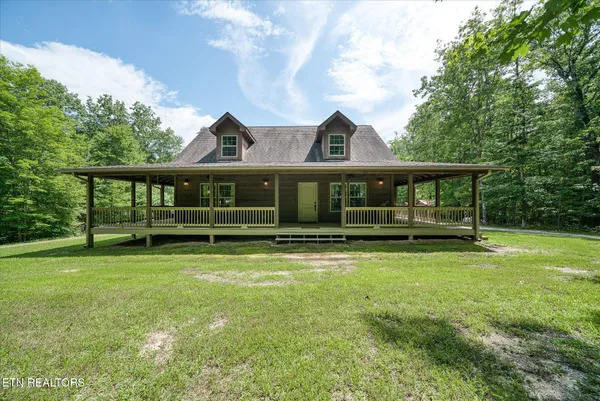 $739,900 | 424 Wilderness Lane, Jamestown, TN 38556