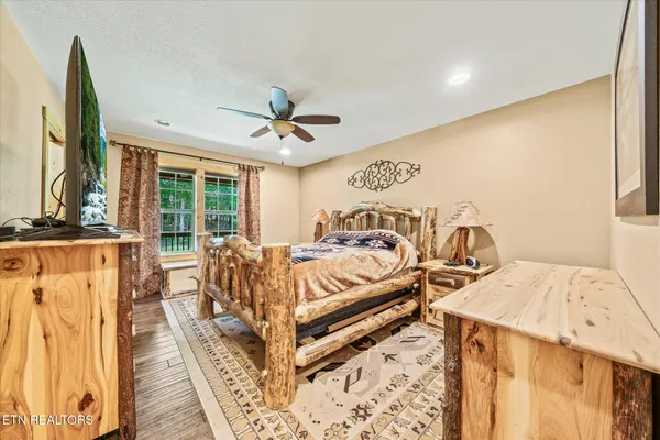 $739,900 | 424 Wilderness Lane, Jamestown, TN 38556