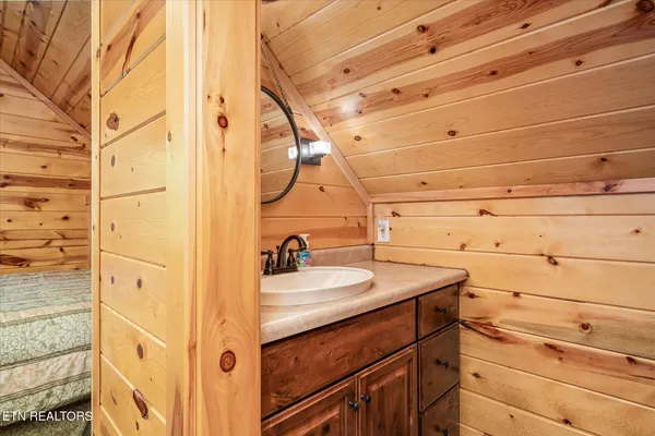 $739,900 | 424 Wilderness Lane, Jamestown, TN 38556