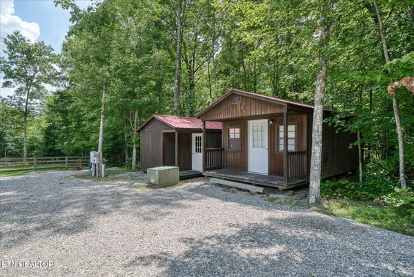 $739,900 | 424 Wilderness Lane, Jamestown, TN 38556
