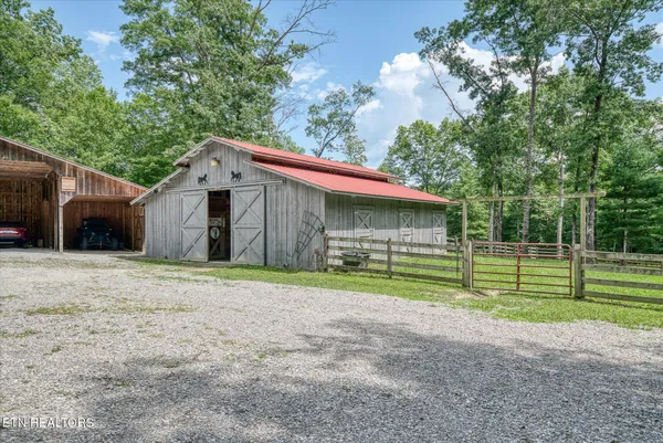$739,900 | 424 Wilderness Lane, Jamestown, TN 38556