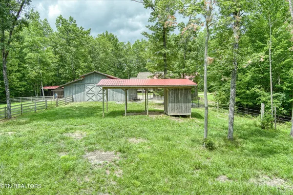 $739,900 | 424 Wilderness Lane, Jamestown, TN 38556