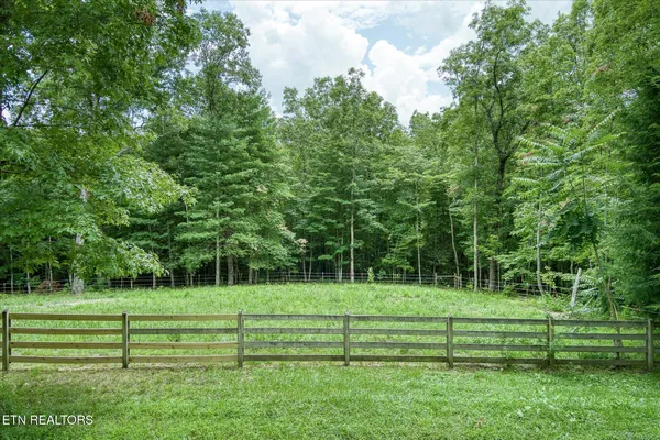 $739,900 | 424 Wilderness Lane, Jamestown, TN 38556