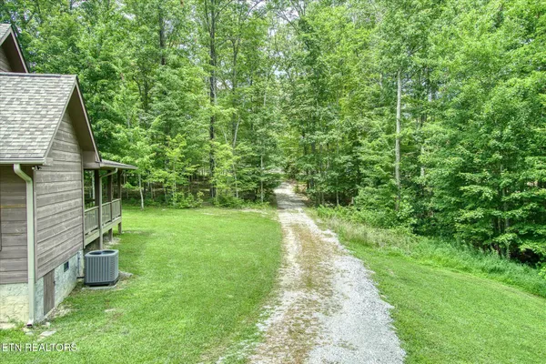 $739,900 | 424 Wilderness Lane, Jamestown, TN 38556