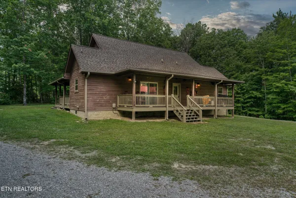 $739,900 | 424 Wilderness Lane, Jamestown, TN 38556
