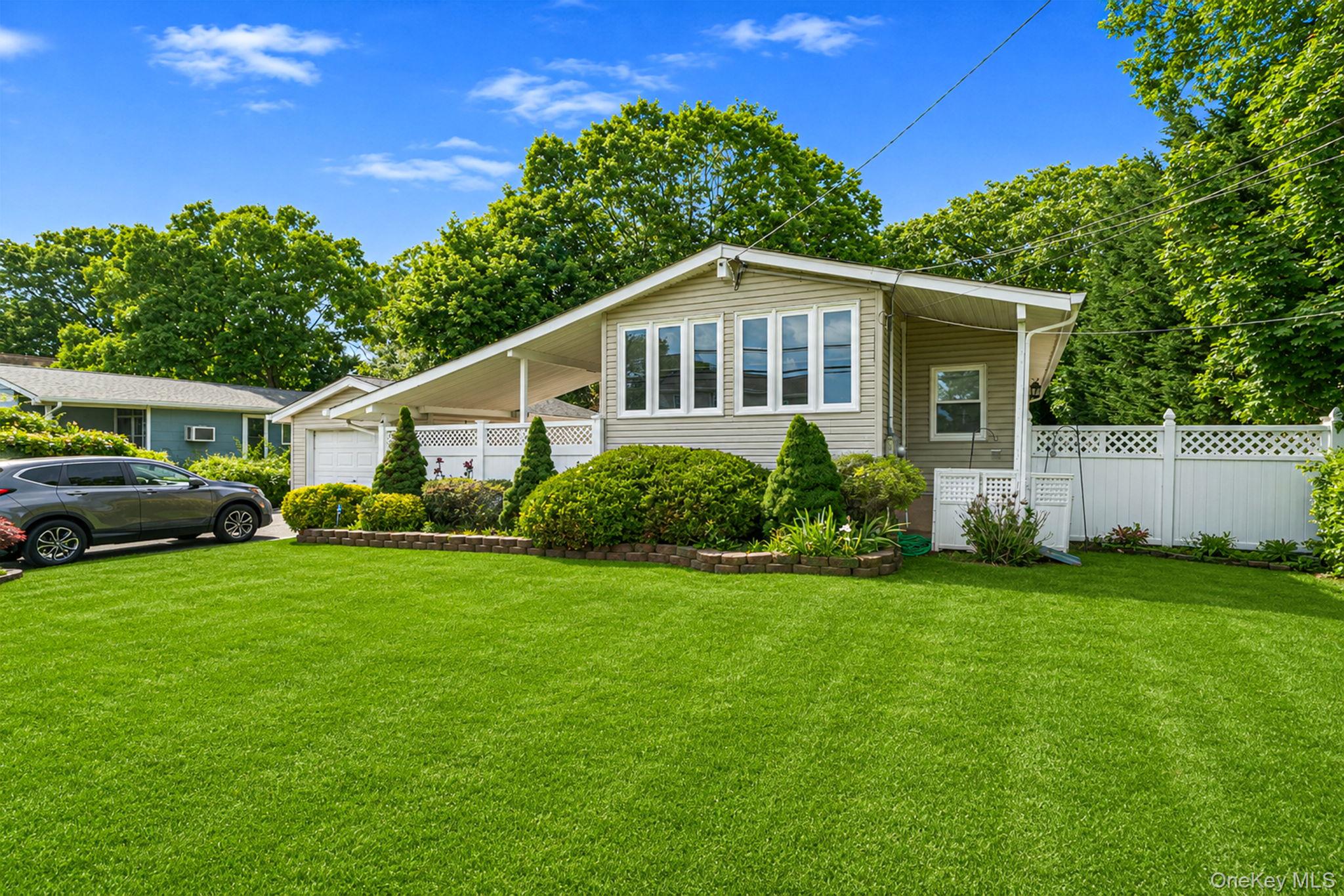 425 Old Country Road Deer Park, NY 11729 - Photo 3 of 34