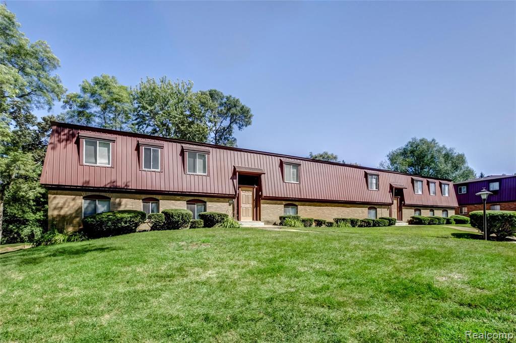2165 Decker Road, Unit 32 Walled Lake, MI 48390 - Photo 1 of 17
