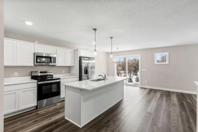 $699,850 | 7420 Glengarry Place, Eden Prairie, MN 55344