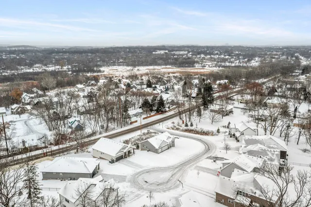 $699,850 | 7420 Glengarry Place, Eden Prairie, MN 55344