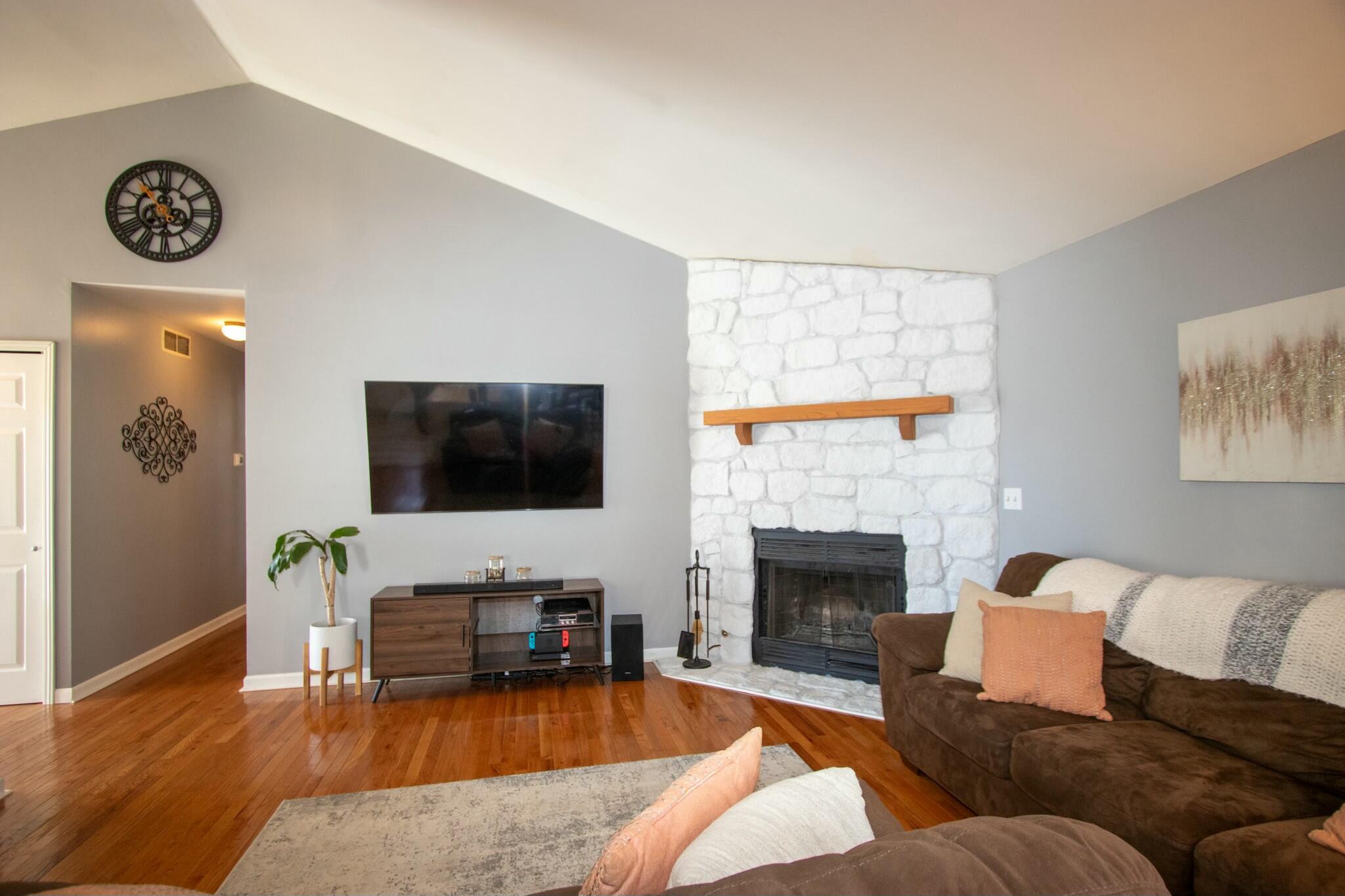524 B Robyn Road Valparaiso, IN 46385 - Photo 4 of 22 2048x1365