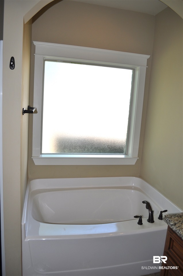 8705 Rosedown Lane Daphne, AL 36526 - Photo 16 of 20 Master Tub