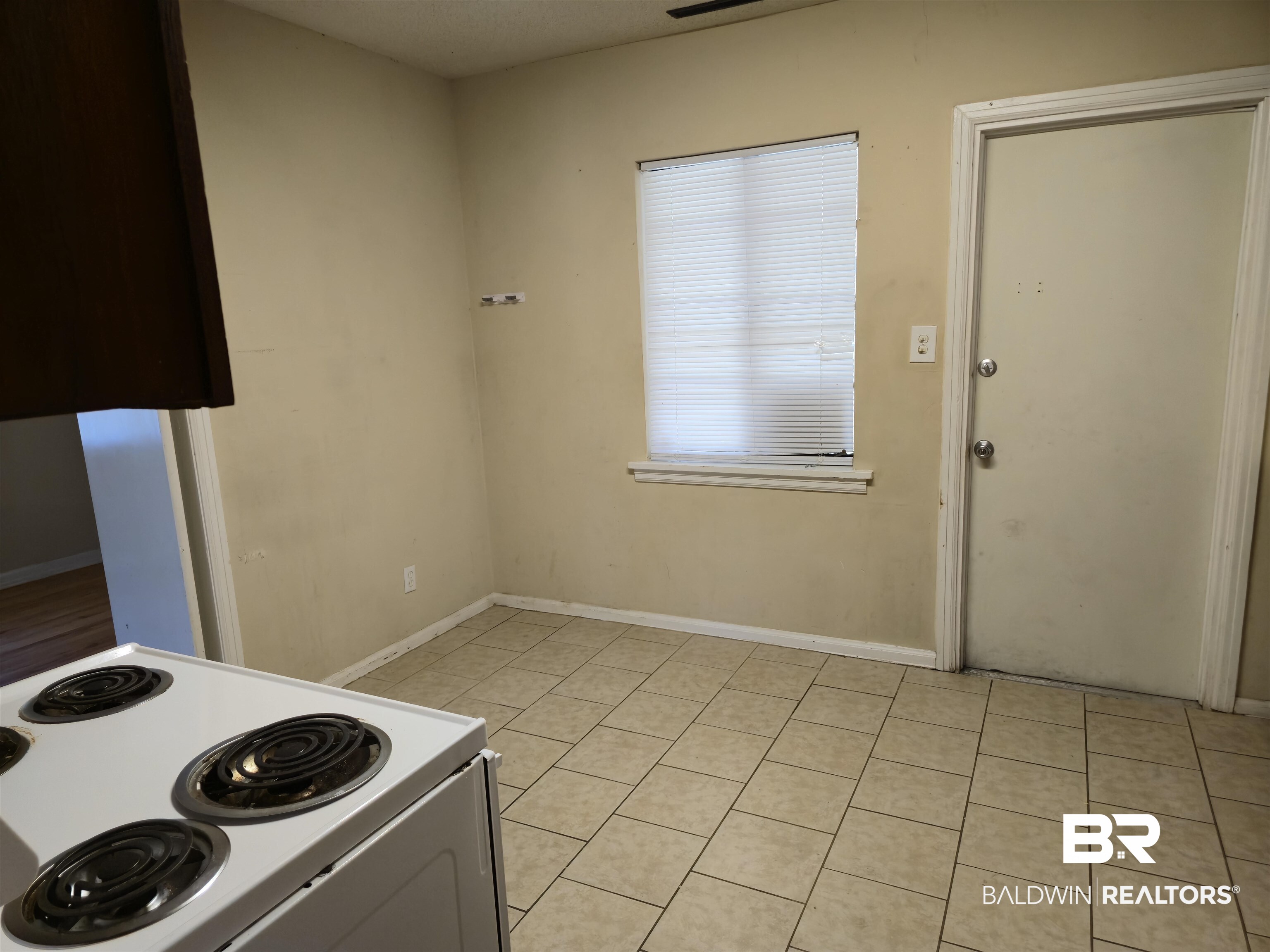 75 Picardy Street Mobile, AL 36607 - Photo 6 of 14 Breakfast Area