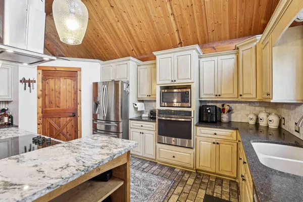 $724,000 | W10124 Giese, Portage, WI 53901