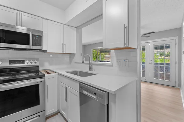$995 | 8903 Parkfield Drive, Unit 203, Austin, TX 78758