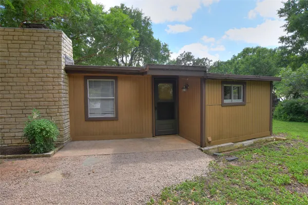 $2,500 | 16013 Edwards Drive, Austin, TX 78734