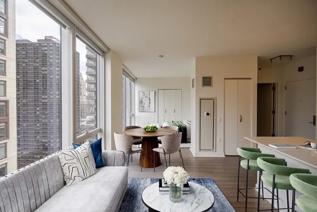 $2,500 | 500 North Lake Shore Drive, Unit 812, Chicago, IL 60611