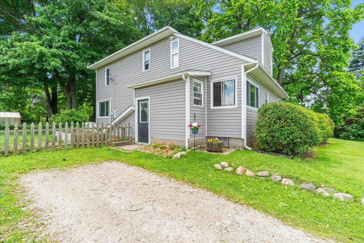975 South Elliott Road Fowlerville, MI 48836 - Photo 5 of 56
