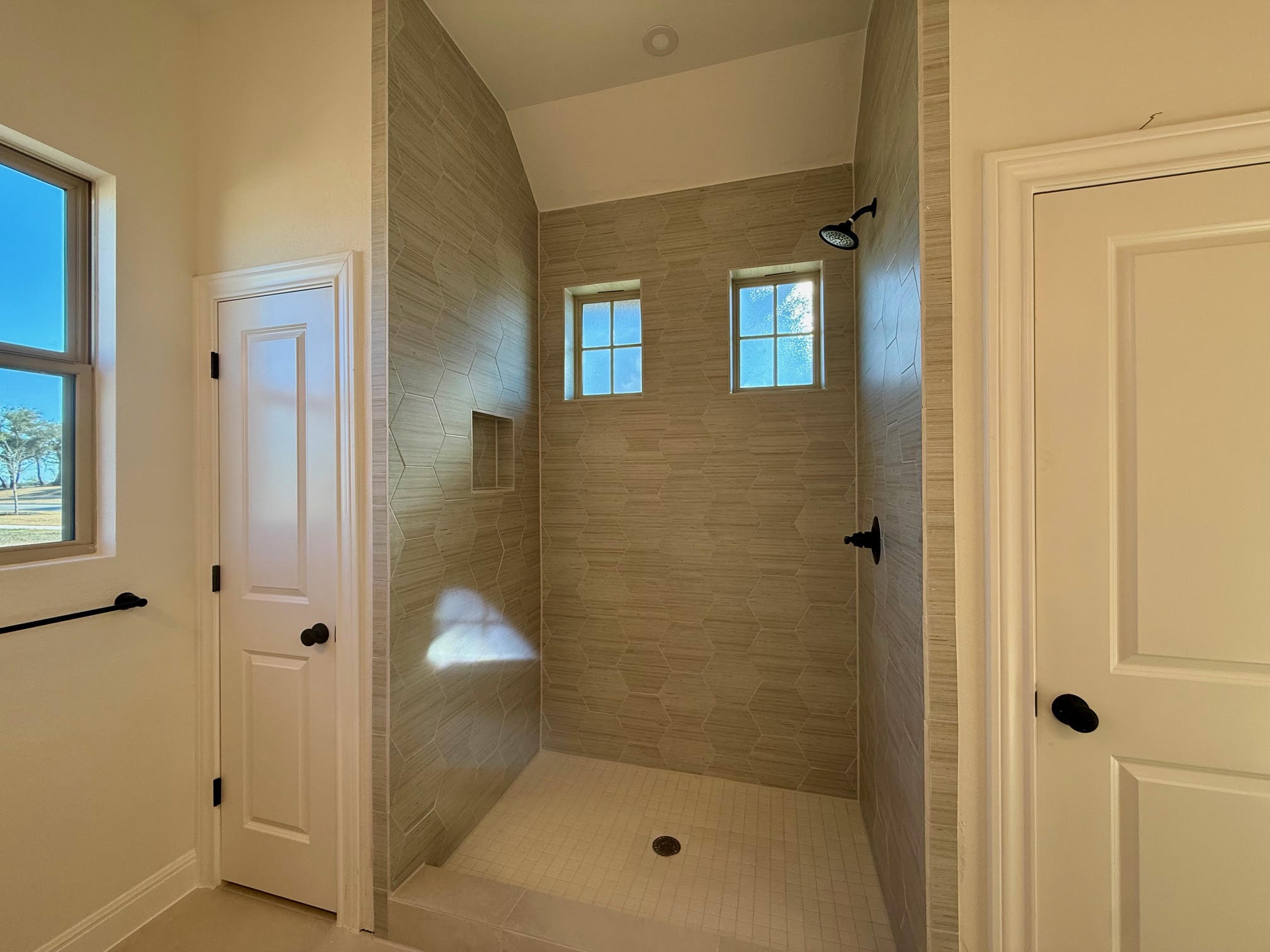 332 Glocken Lane Kyle, TX 78640 - Photo 16 of 27 a bathroom with a shower