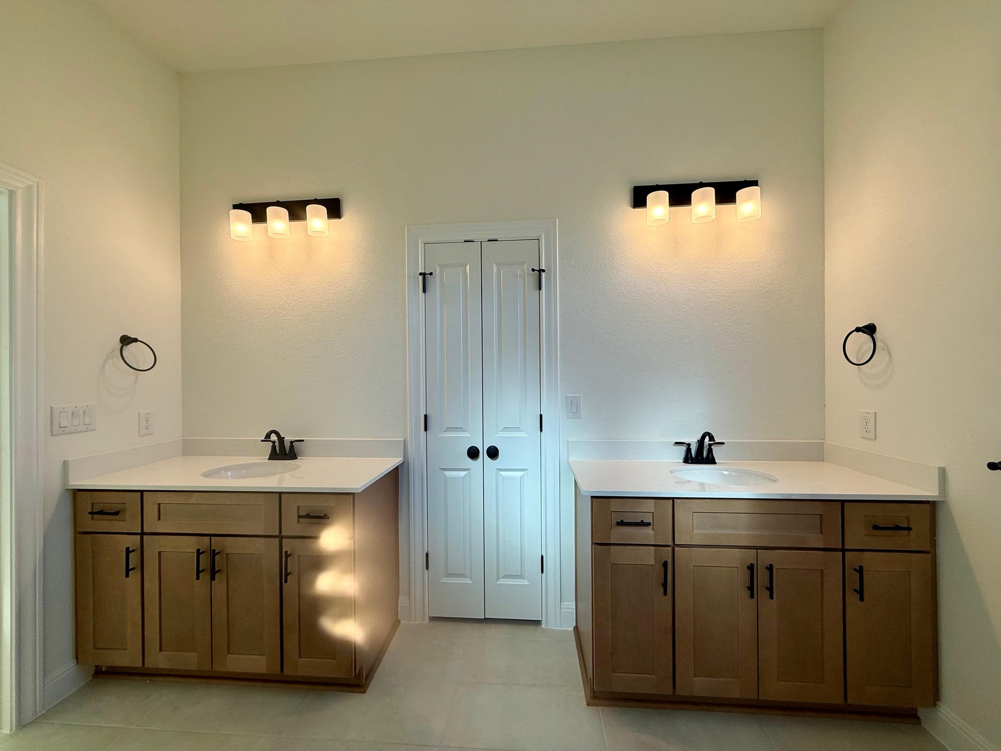332 Glocken Lane Kyle, TX 78640 - Photo 17 of 27 a bathroom with a sink and a mirror