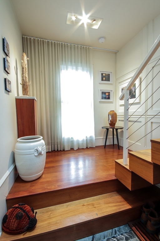 142 Calumet Street Boston, MA 02120 - Photo 5 of 42