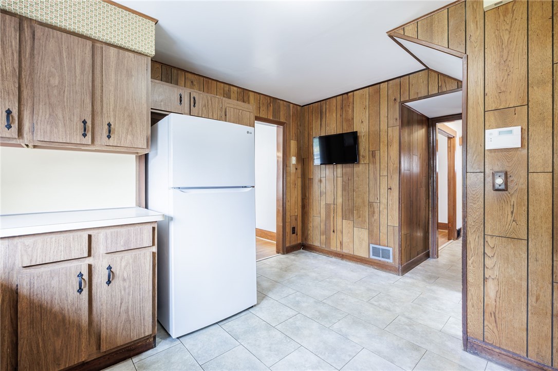 121 Harwick Road Irondequoit, NY 14609 - Photo 15 of 34