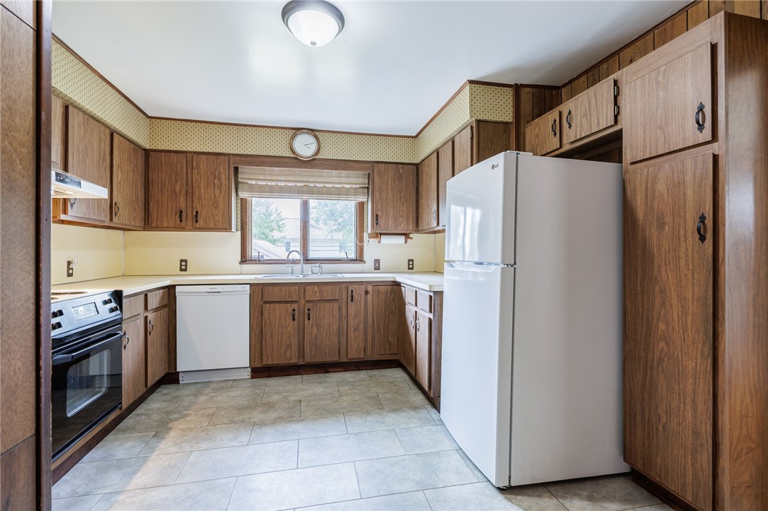 121 Harwick Road Irondequoit, NY 14609 - Photo 17 of 34