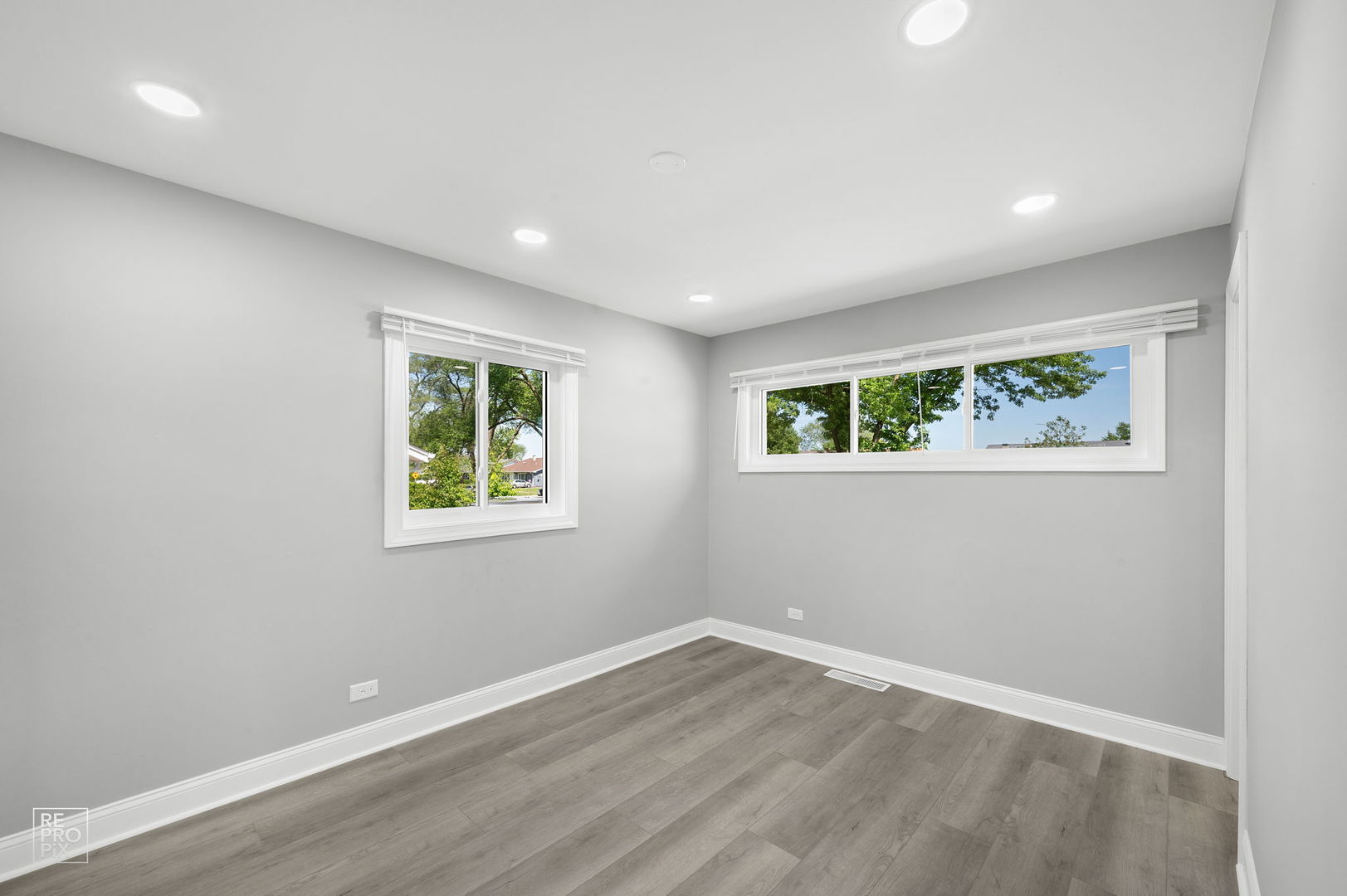 225 Bode Road Hoffman Estates, IL 60169 - Photo 8 of 10