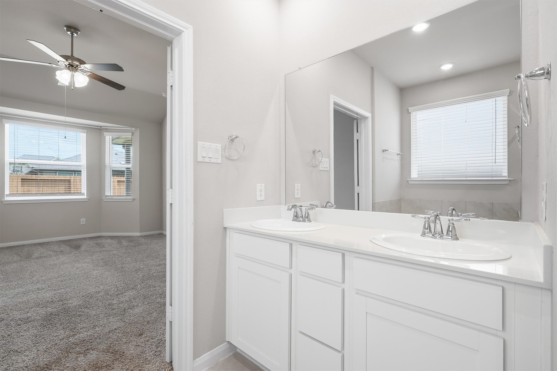 2413 Olancha Drive Rosharon, TX 77583 - Photo 21 of 41 Double sink and ample vanity space