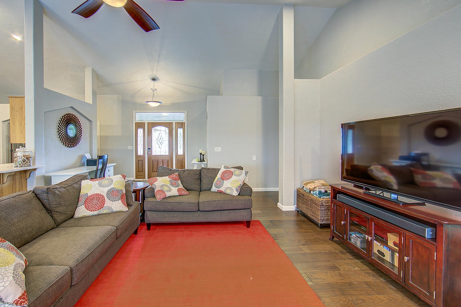 509 Ridgeway Avenue Central Point, OR 97502 - Photo 7 of 32 Living Room 1