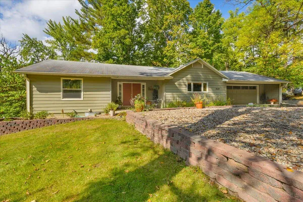 $699,900 | 45417 15th Avenue, Bloomingdale, MI 49026