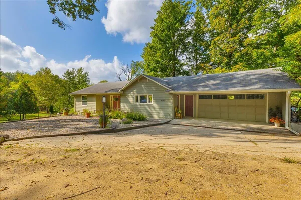 $699,900 | 45417 15th Avenue, Bloomingdale, MI 49026