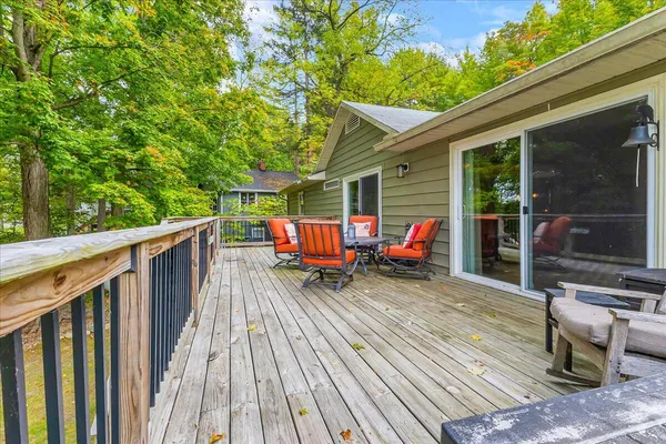 $699,900 | 45417 15th Avenue, Bloomingdale, MI 49026