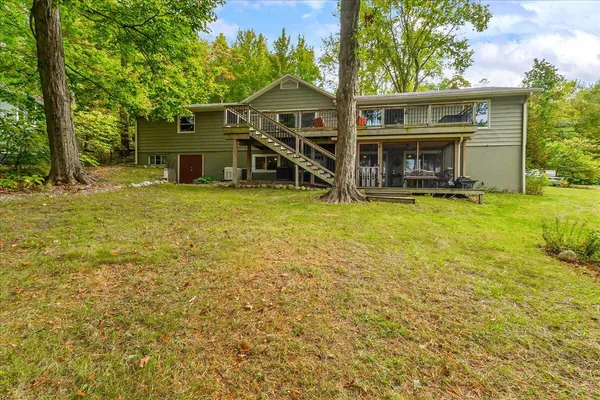 $699,900 | 45417 15th Avenue, Bloomingdale, MI 49026
