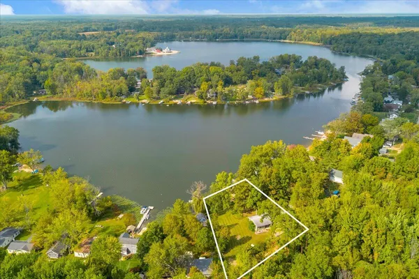 $699,900 | 45417 15th Avenue, Bloomingdale, MI 49026