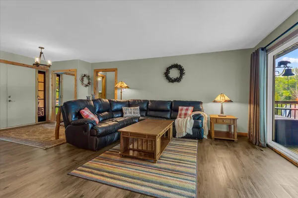 $699,900 | 45417 15th Avenue, Bloomingdale, MI 49026