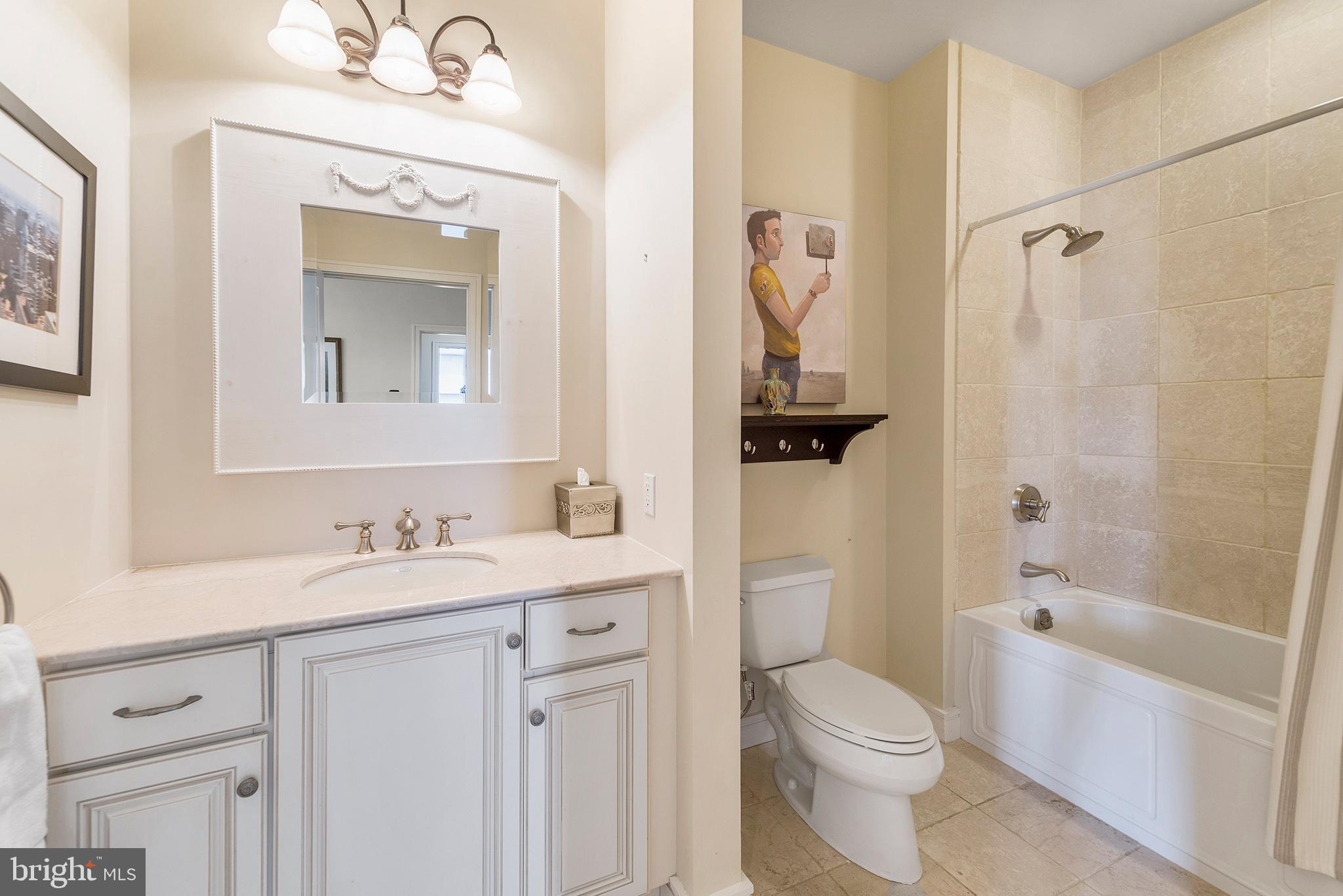 110 South Front Street, Unit 600 Philadelphia, PA 19106 - Photo 38 of 38 Guest Bathroom