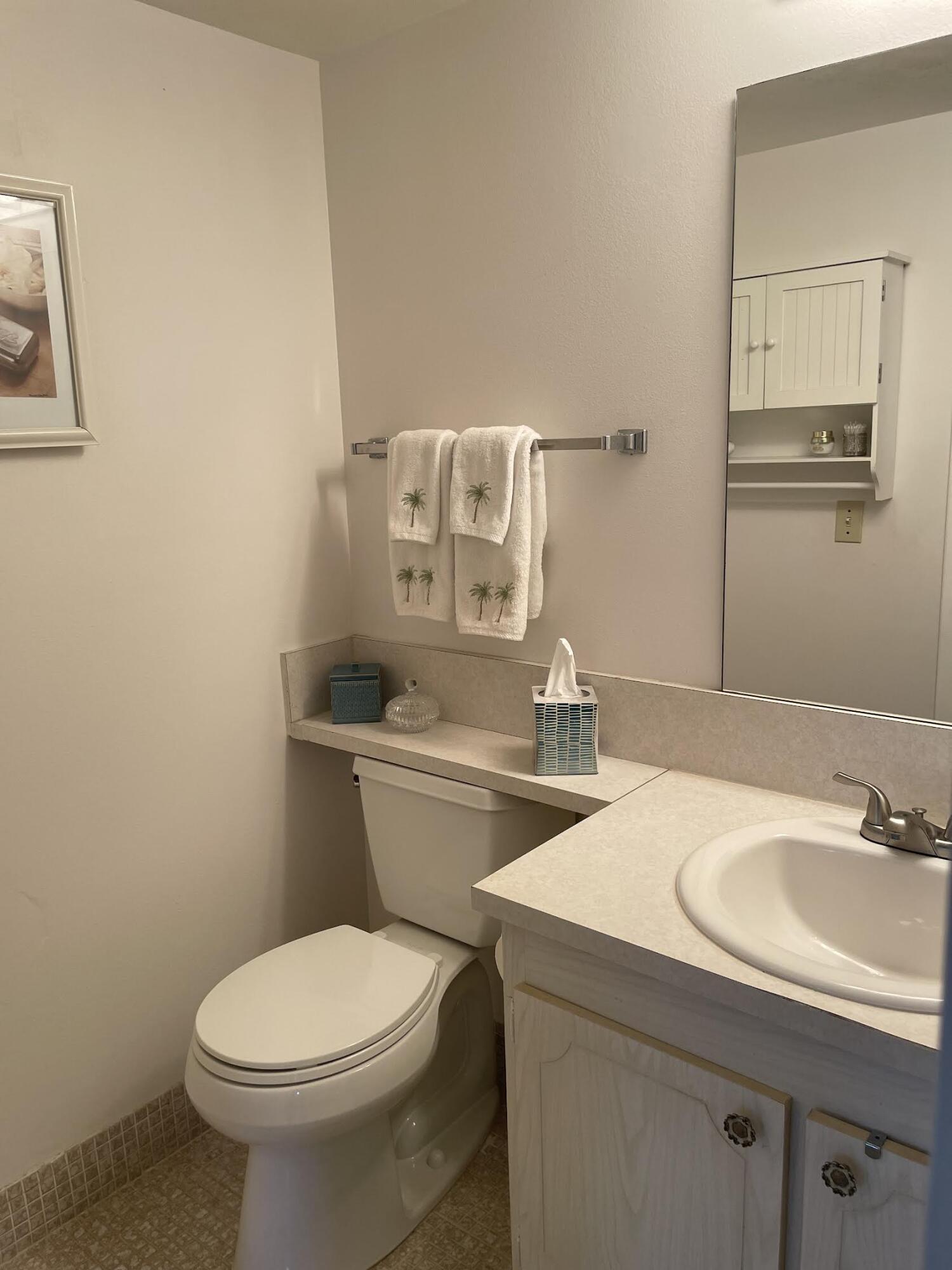 14 Preston Way, Unit A Boca Raton, FL 33434 - Photo 12 of 18 Half Bathroom
