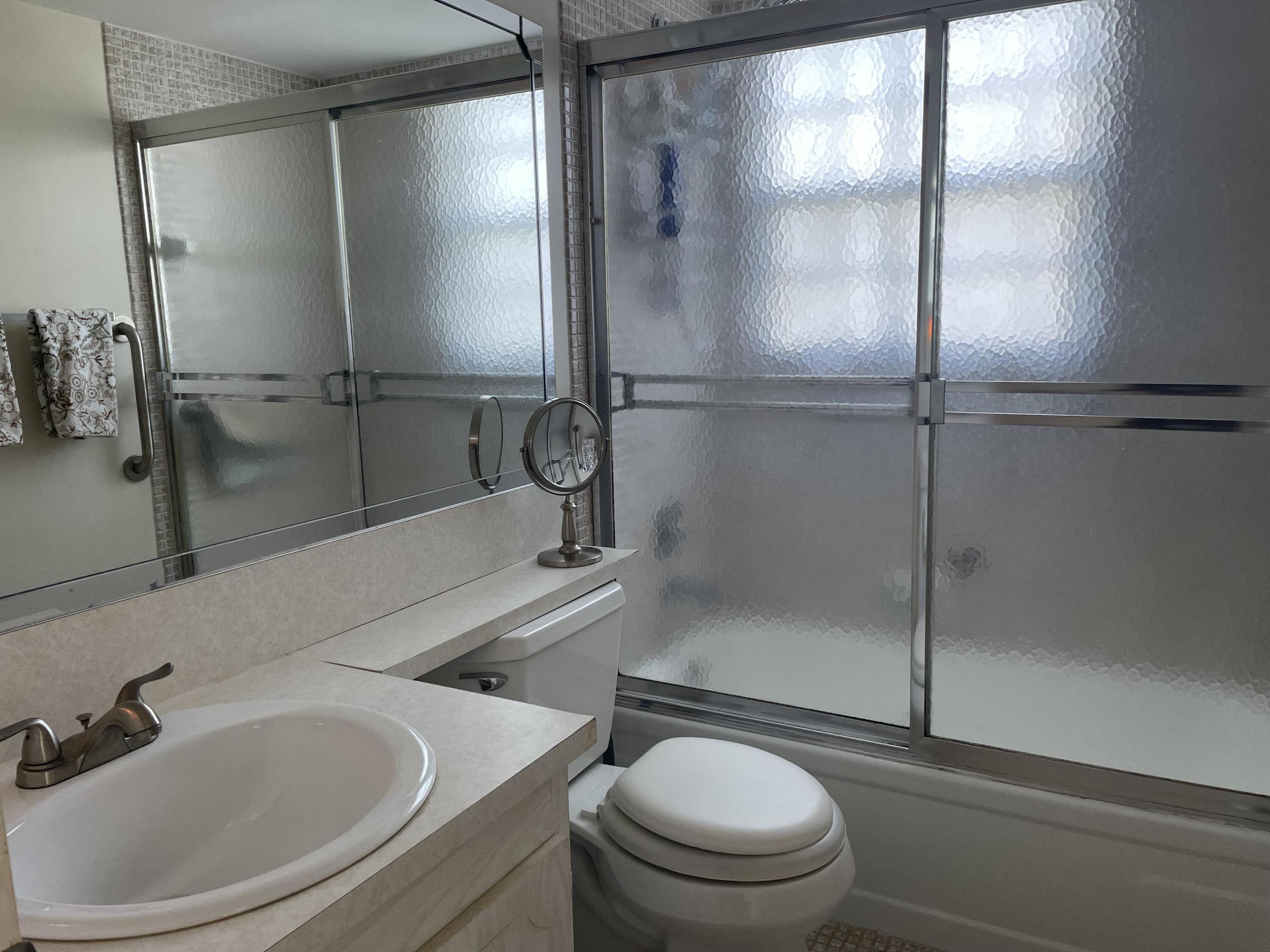 14 Preston Way, Unit A Boca Raton, FL 33434 - Photo 13 of 18 Full Bathroom