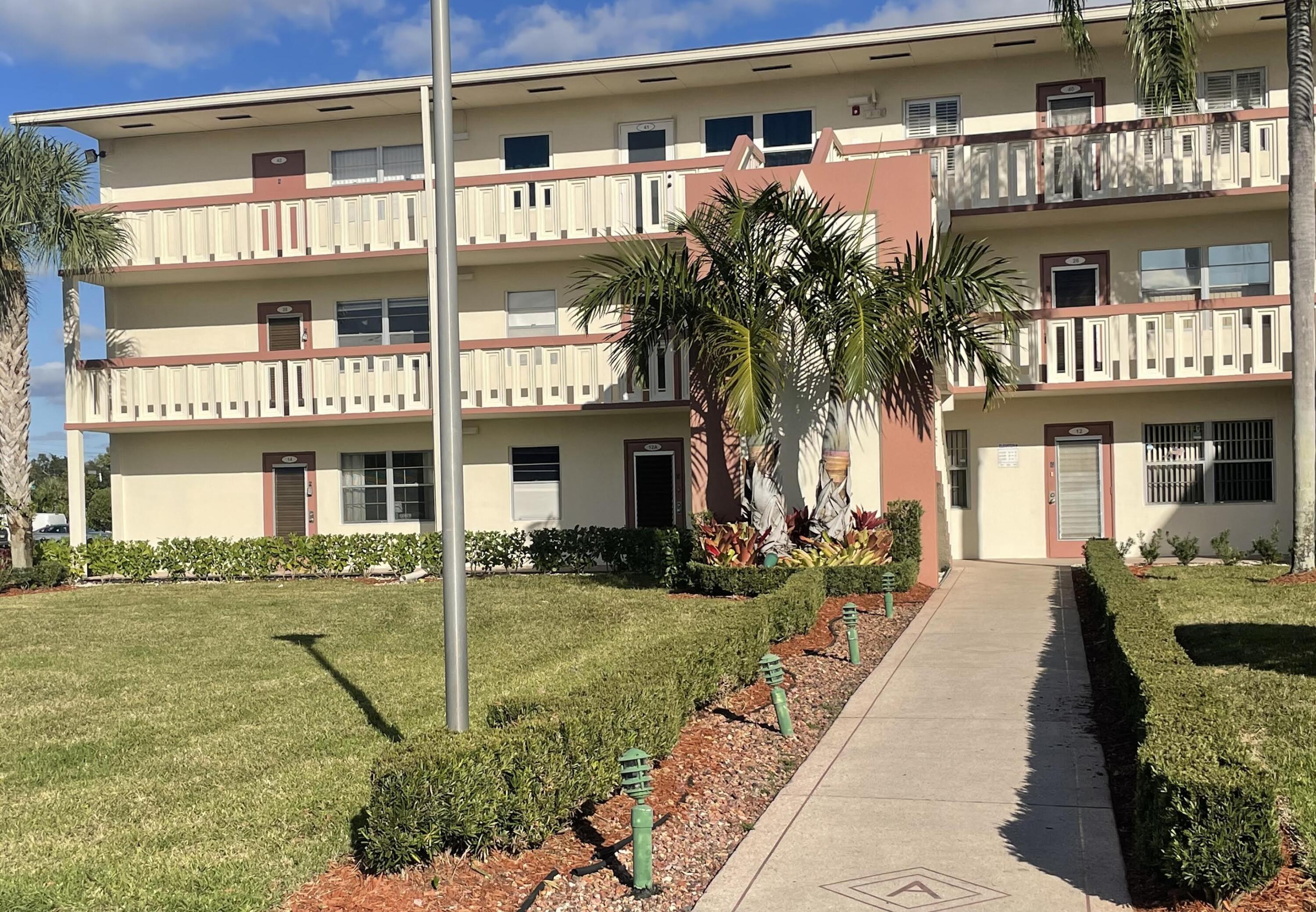 14 Preston Way, Unit A Boca Raton, FL 33434 - Photo 2 of 18 Front of Building