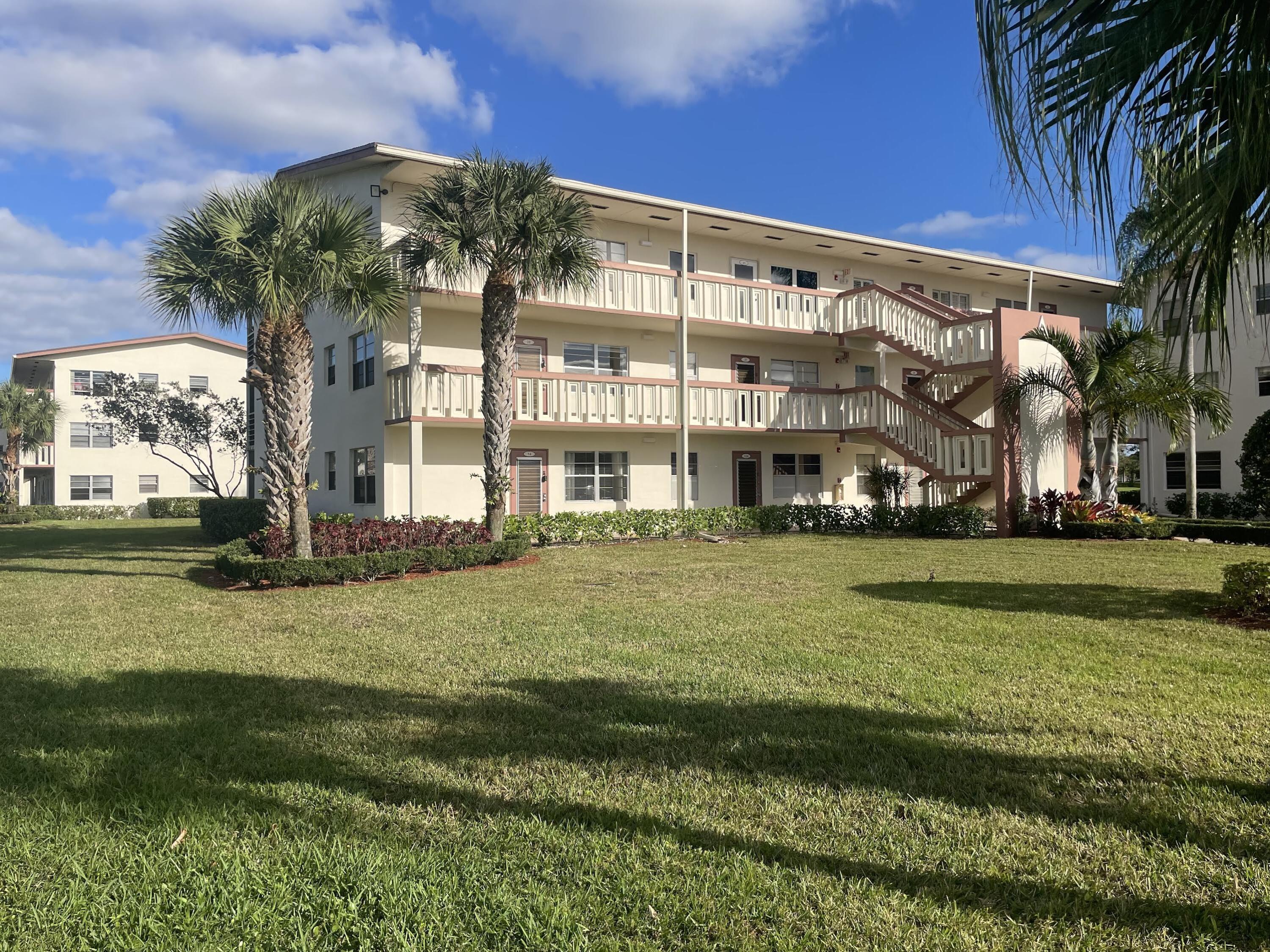 14 Preston Way, Unit A Boca Raton, FL 33434 - Photo 3 of 18 0-2