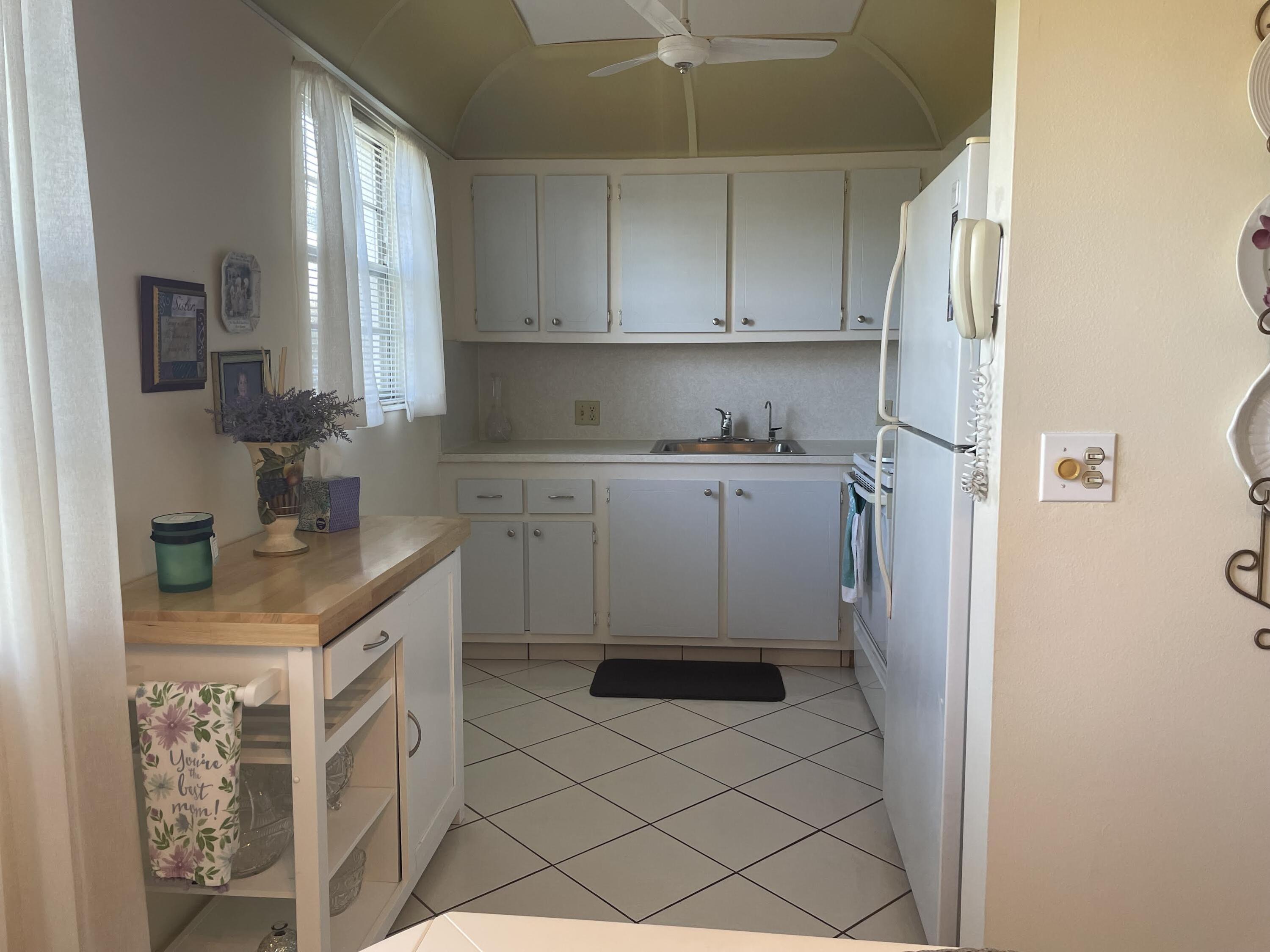 14 Preston Way, Unit A Boca Raton, FL 33434 - Photo 5 of 18 0-4