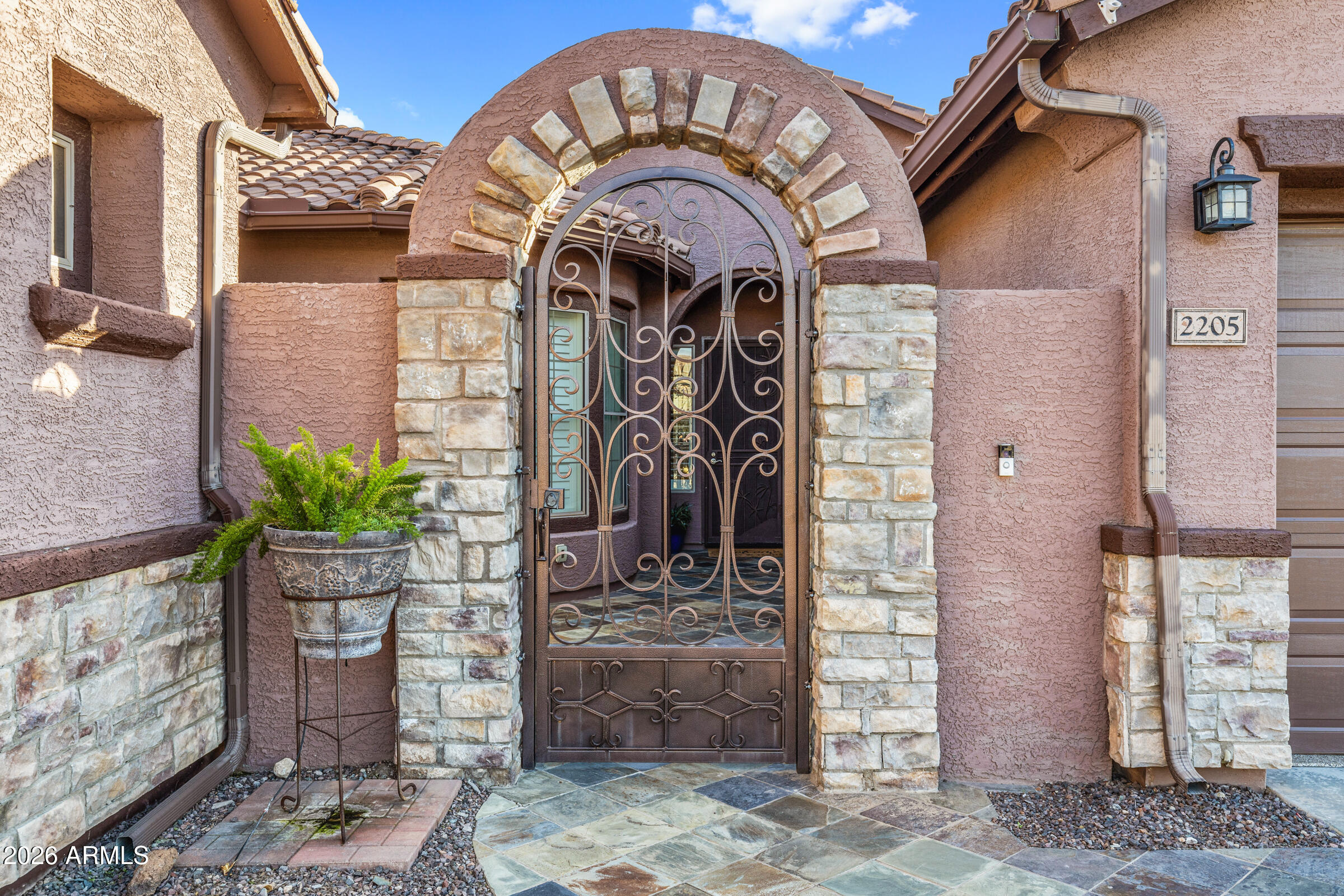 2205 West Clearview Trail Phoenix, AZ 85086 - Photo 4 of 53 Entry