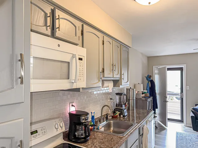 $297,000 | 9600 Amherst Avenue, Unit 7, Margate City, NJ 08402