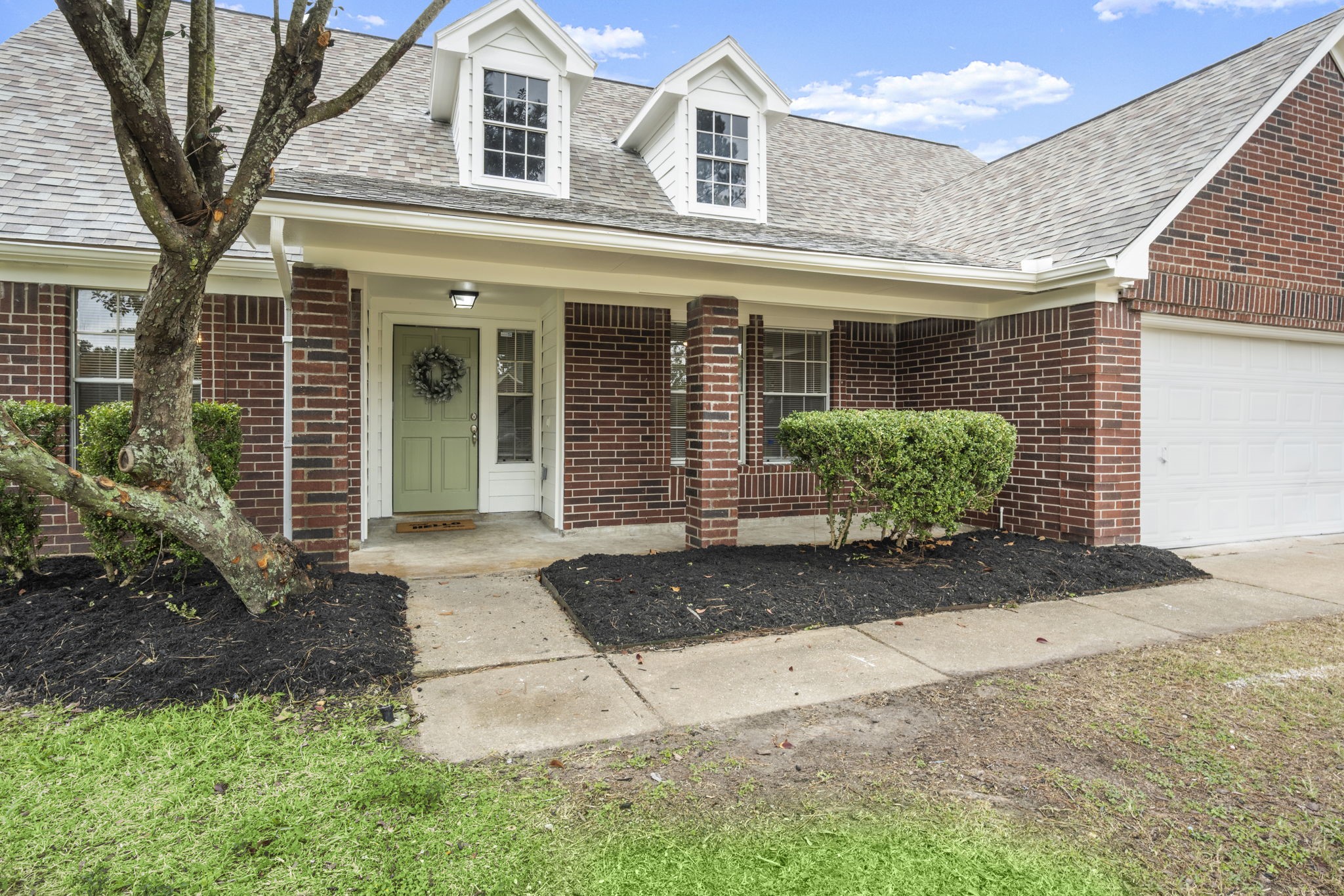 6615 Broken Stone Houston, TX 77084 - Photo 3 of 29 a front view of a house with garden