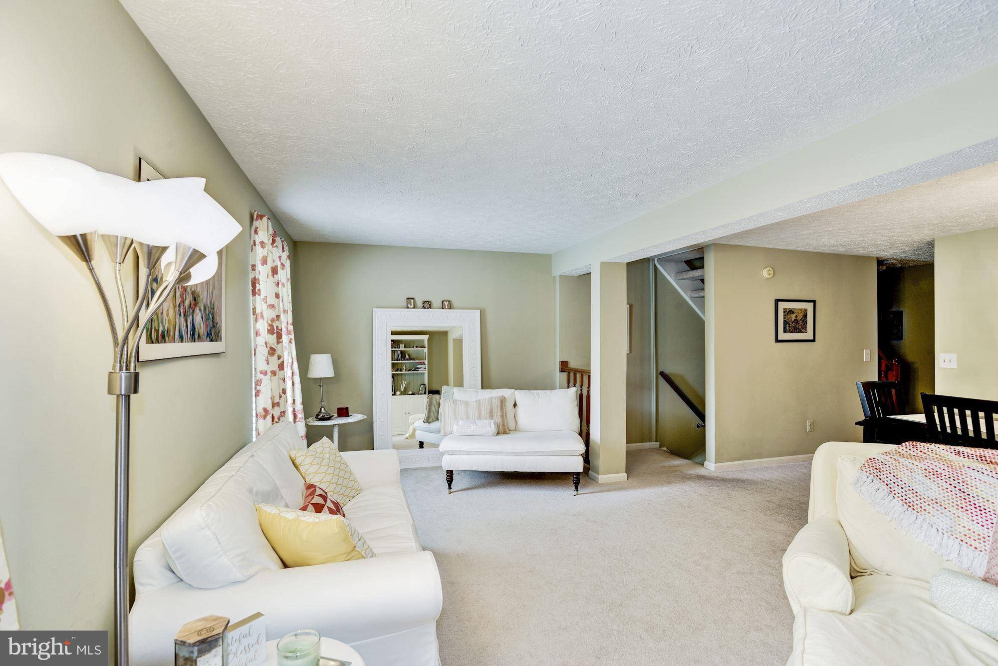 6172 Morning Glory Road Alexandria, VA 22310 - Photo 16 of 37 Open and inviting