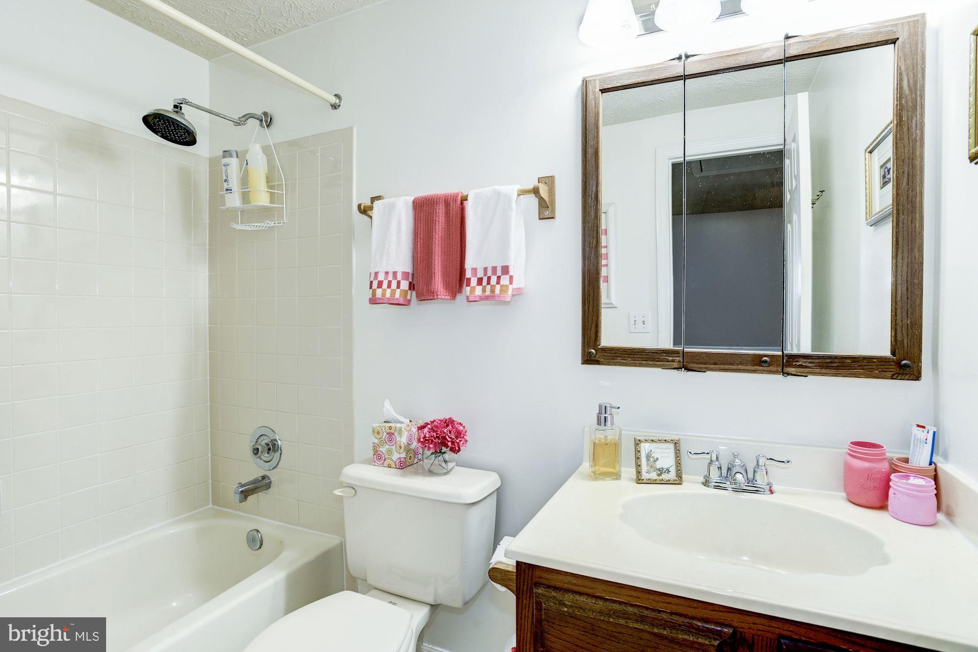 6172 Morning Glory Road Alexandria, VA 22310 - Photo 19 of 37 Upper level full bath