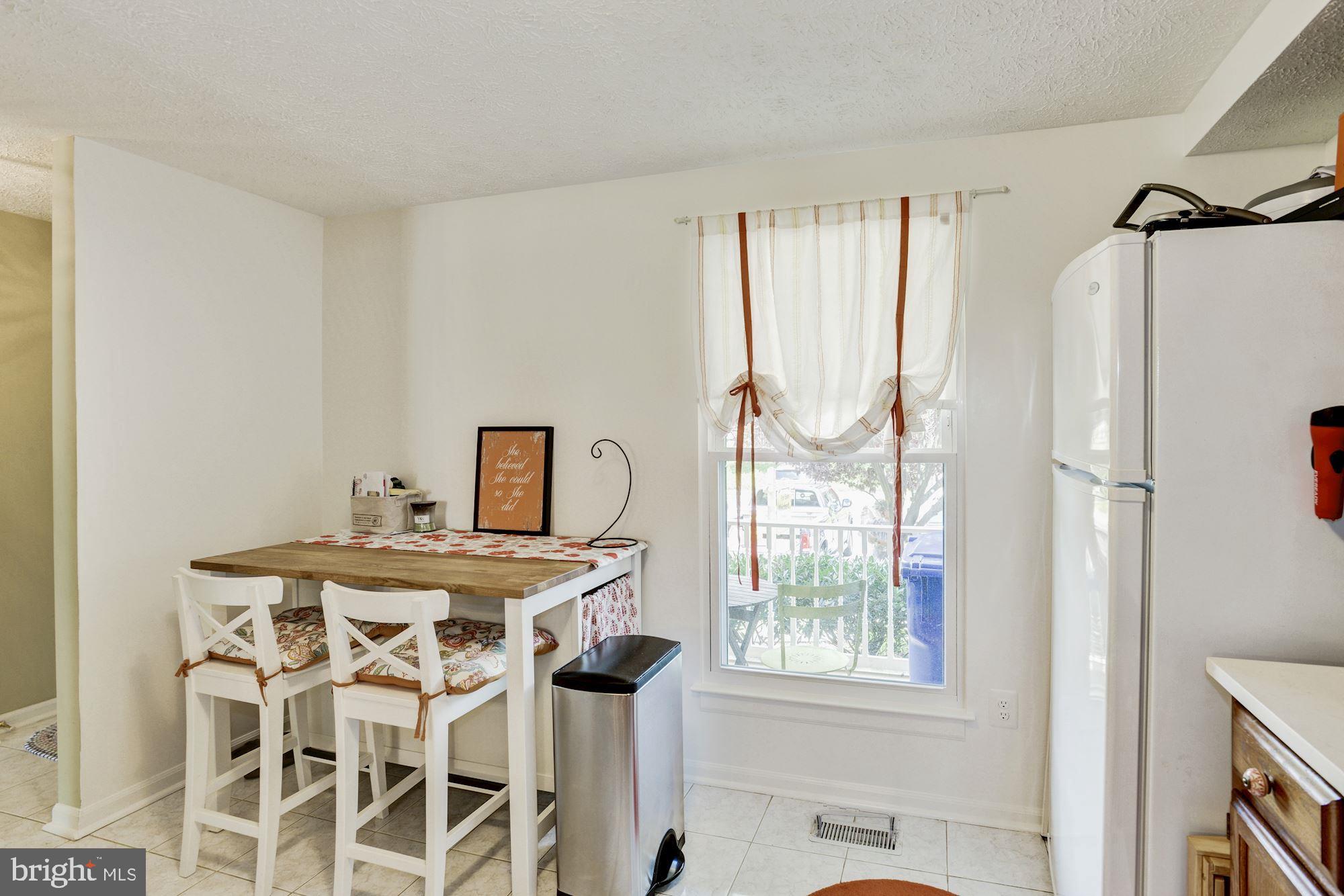 6172 Morning Glory Road Alexandria, VA 22310 - Photo 10 of 37 Room for a breakfast table