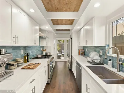$2,645,000 | 327 62nd Street, Newport Beach, CA 92663