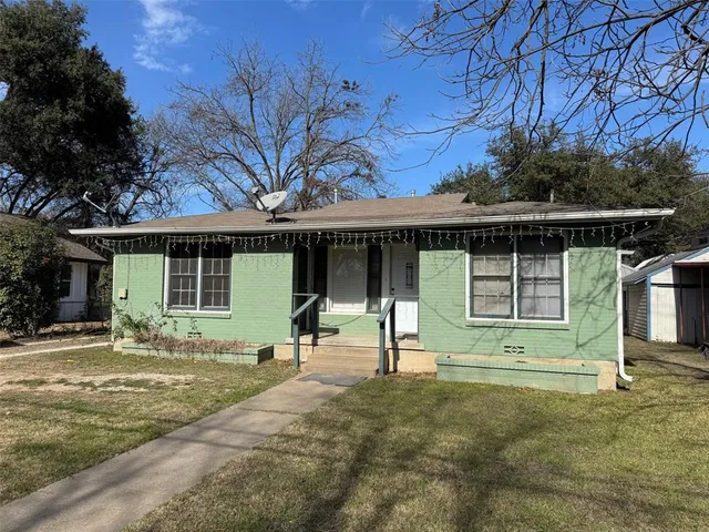 $1,200 | 210 West Willingham Street, Unit B, Cleburne, TX 76033